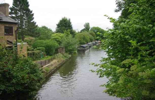 Grand Union Canal, Hunton Bridge. The canal is wide enough to take boats wider than the standard "narrow" boat. Facing towards Watford.