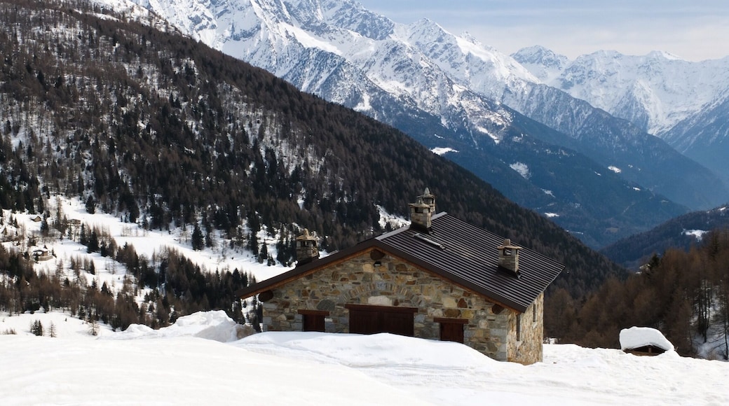 Panorama su M.Aviolo e Corno Baitone