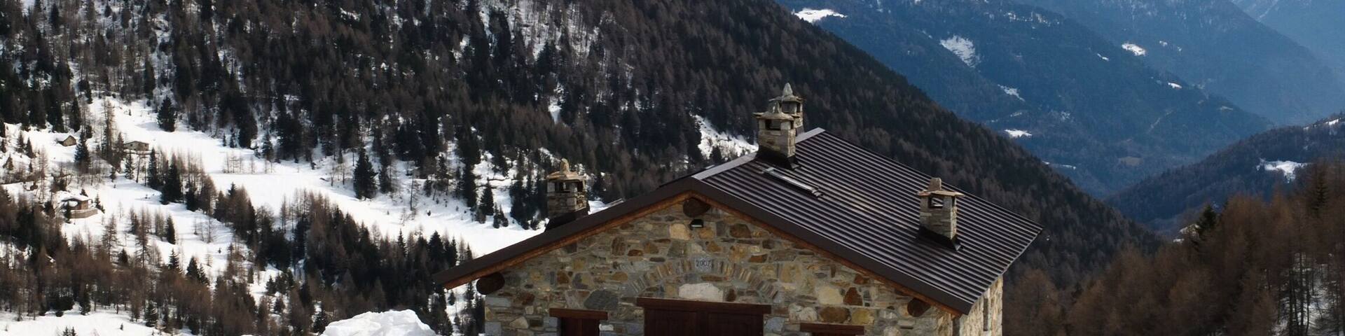 Panorama su M.Aviolo e Corno Baitone