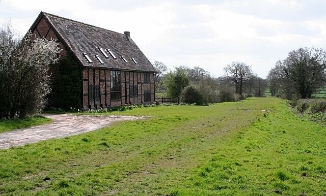 New Barn A modernised property next to a very wide bridleway.