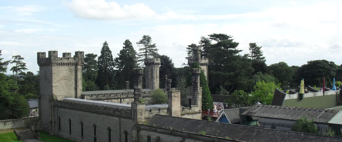 Le château situé au parc Alton Towers