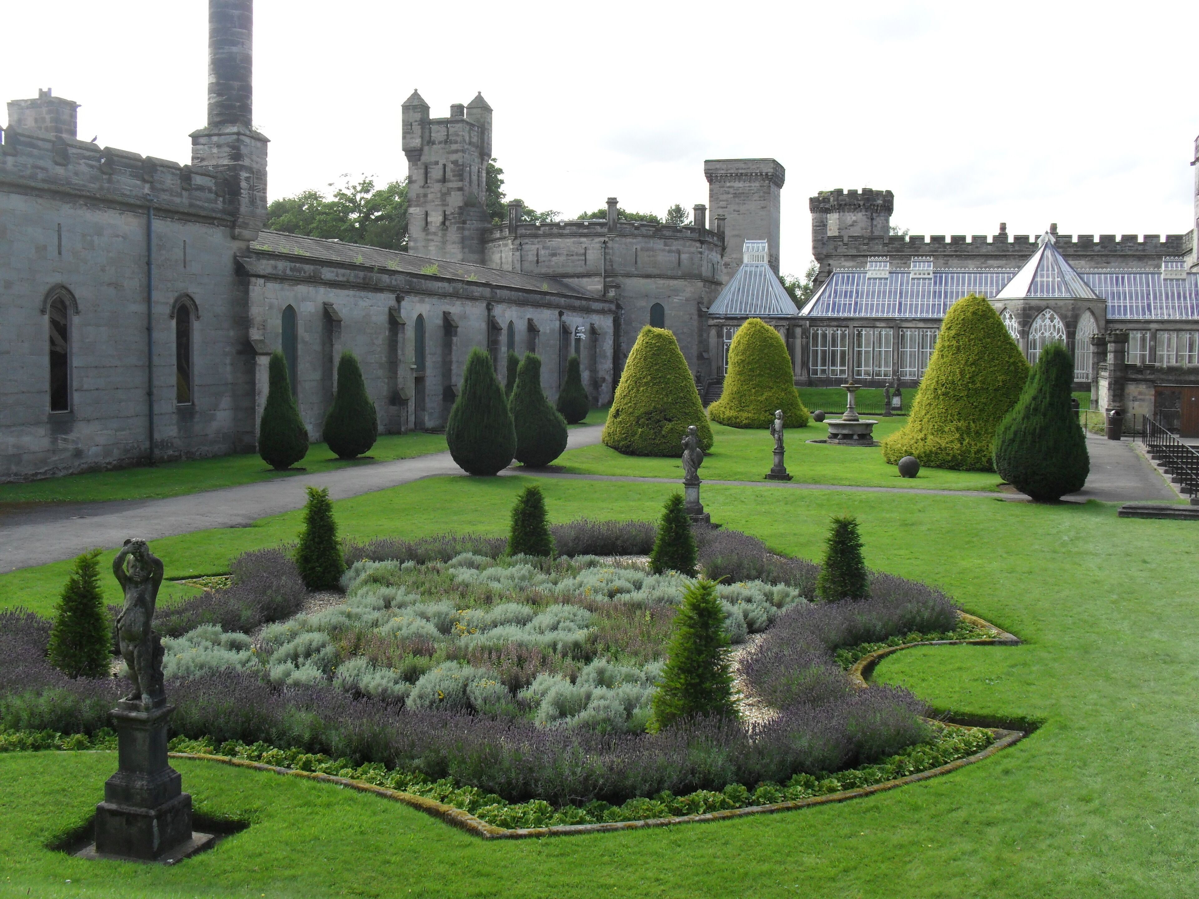 Le château situé au parc Alton Towers