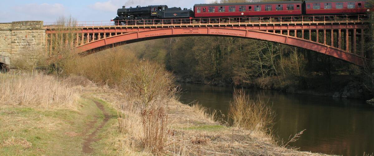 43106 passing over the Victoria Bridge.