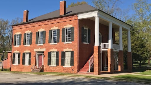 The Old Banks County Courthouse is in Homer, Georgia. Construction started in 1860 but was interrupted because of the Civil War. Construction was paid for with $6,600 in Confederate money. Construction was finished in 1875. (The Georgia Courthouse Manual dates it as completed in 1863.) The building is a two-story brick courthouse with a stone foundation in the Greek Revival style. It is similar to many courthouses in Virginia, which is a result of the builders being from Virginia. It has Tuscan columns that are on top of one-story brick piers. The interior originally had a cross plan. The courtroom and judge's chambers are on the second floor, which are accessed by outside double stairways.