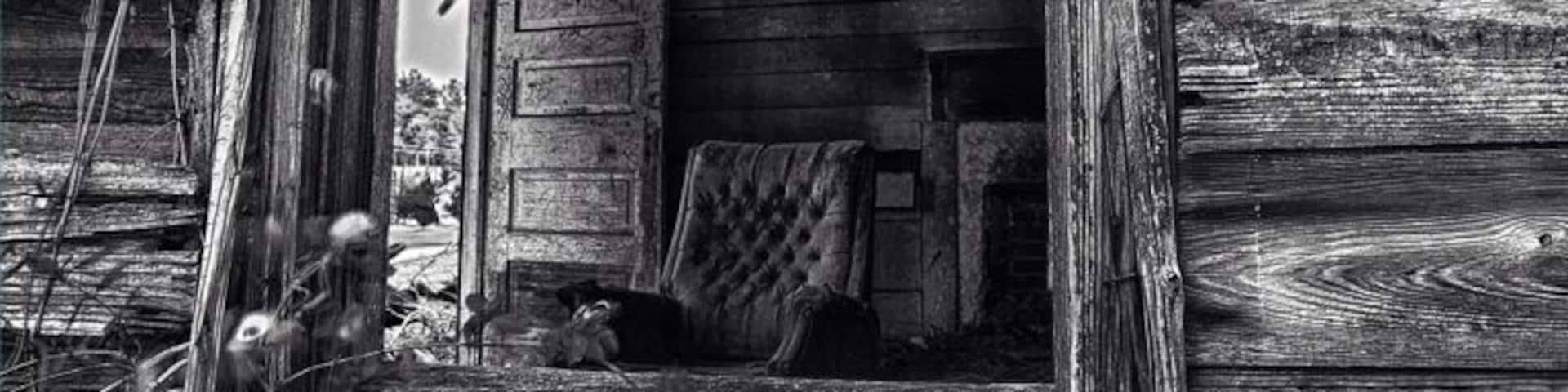 If you like old, abandoned, Erie, and probably ghost filled houses this one is a winner. There was an old bed half hanging out a window on the other side. The recliner was the only thing in this room other then the fireplace. I did not go in, yes I was afraid.