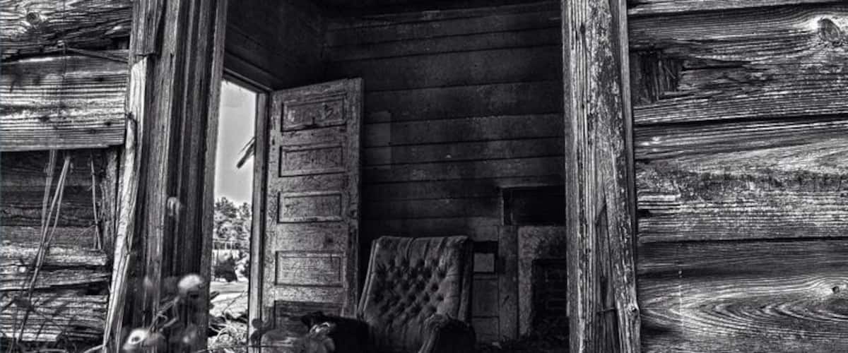 If you like old, abandoned, Erie, and probably ghost filled houses this one is a winner. There was an old bed half hanging out a window on the other side. The recliner was the only thing in this room other then the fireplace. I did not go in, yes I was afraid.