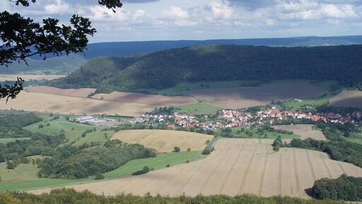 Werra Tal Blick vom Heldrastein nach Schnellmannshausen