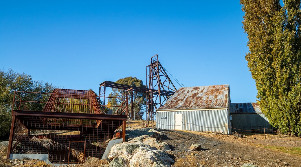 Lucknow which includes heritage elements