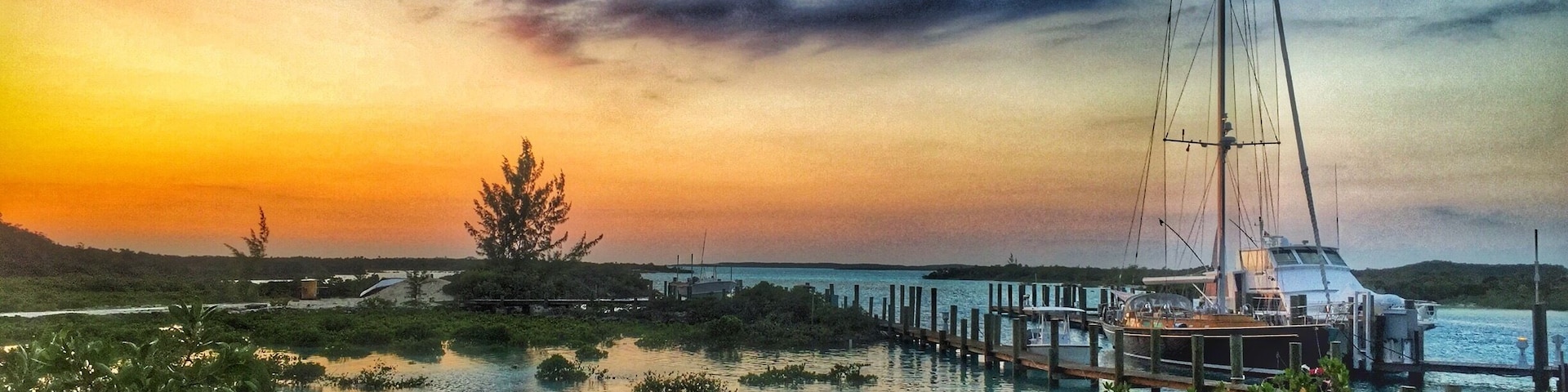 Sometimes you just need the sea, a sailboat, and a good sunrise to reset. Thank goodness for the Exumas👌🏼 #bahamas #exumas #compasscay