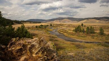 Open countryside around the sawtooth mountains in Idaho