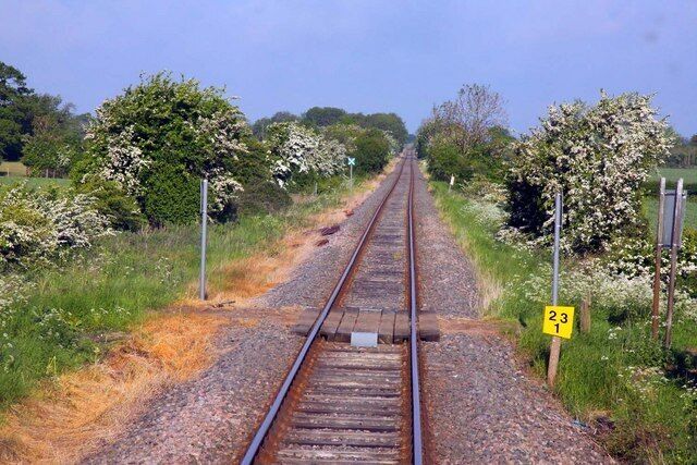 Level crossing near Hammonds Barn