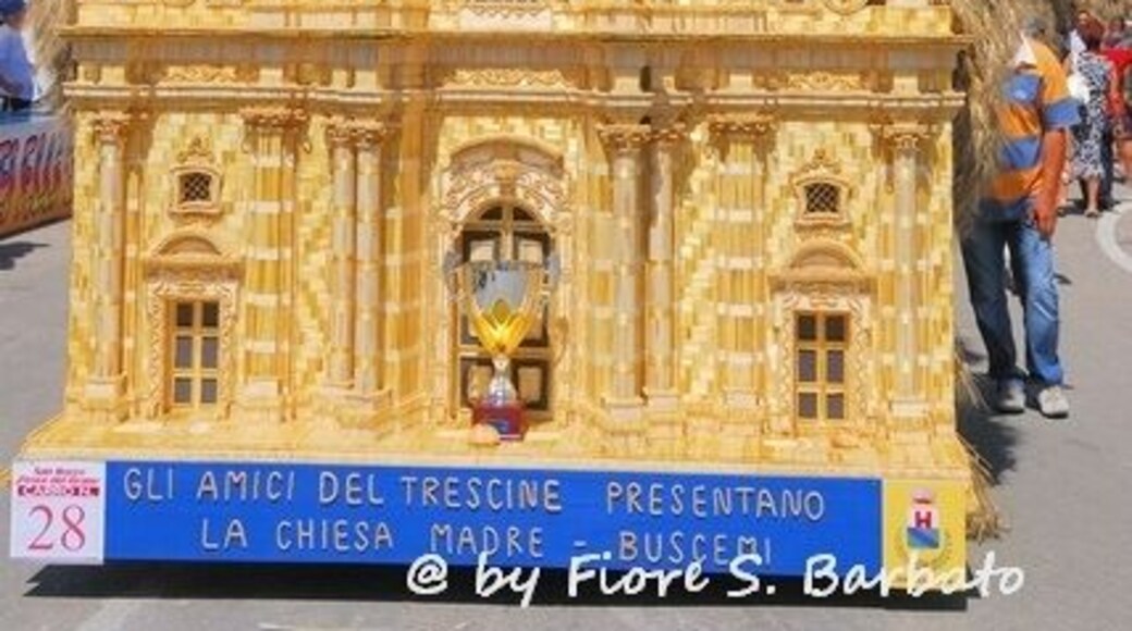Un momento della processione durante la Festa del Grano di Foglianise (BN)