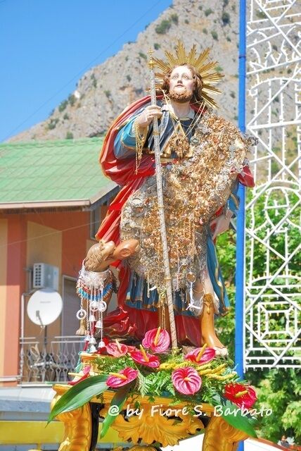 Un momento della processione durante la Festa del Grano di Foglianise (BN)