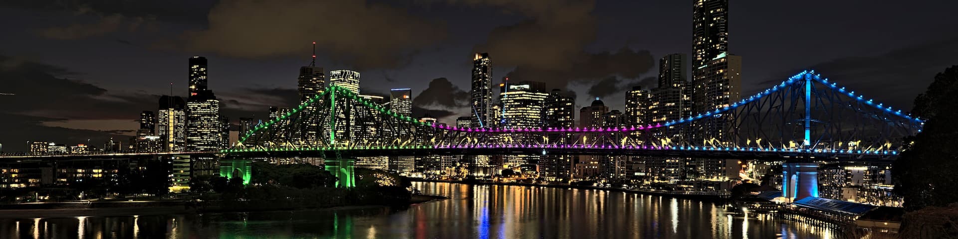 The skyline of Brisbane and the Story Bridge