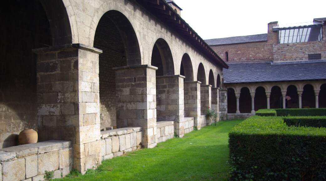 LA SEU D'URGELL CATEDRAL PATIO PORTICADO