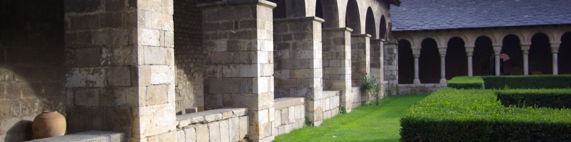 LA SEU D'URGELL CATEDRAL PATIO PORTICADO