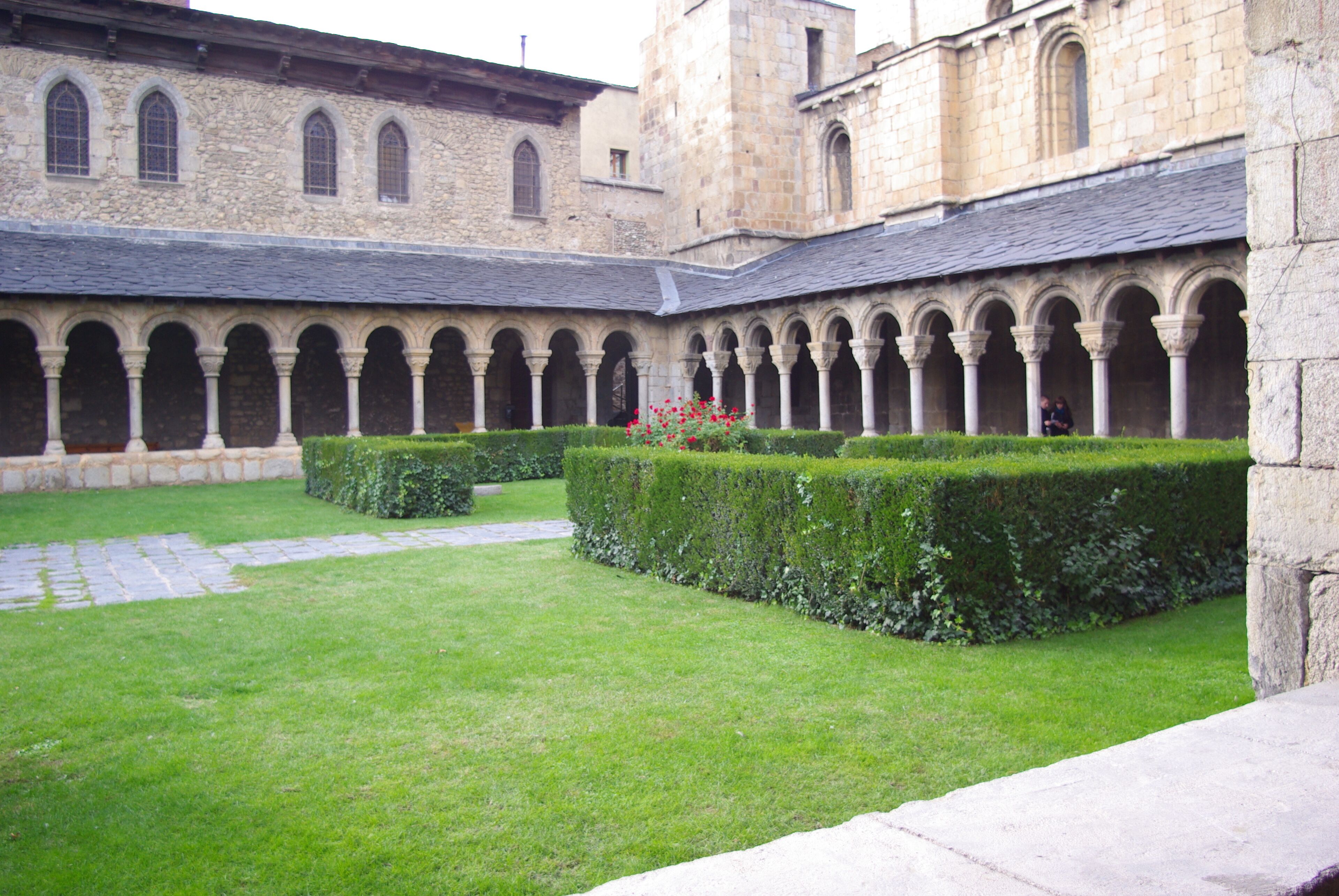 LA SEU D'URGELL CATEDRAL PATIO PORTICADO