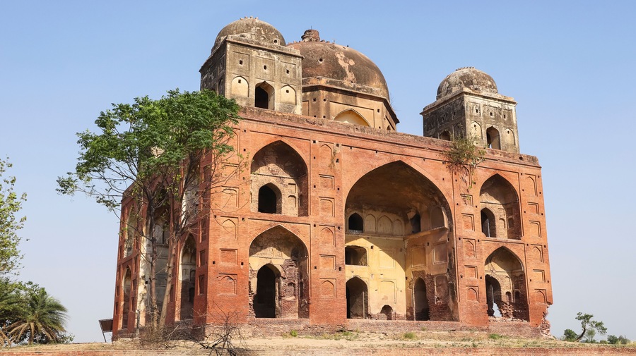 View of the Tomb of Shagird, 17th-century Mughal period architecture, Fatehgarh Sahib, Punjab, India.