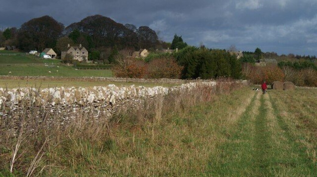 Footpath to Folly Farm From the minor road between Notgrove and Cold Aston, this footpath heads towards Folly Farm where there is a waterfowl park and a camping site.