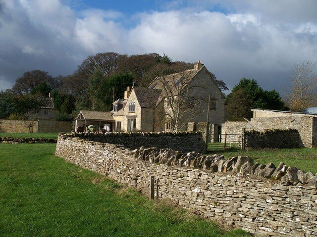Folly Farm house The farmhouse is seen from the footpath heading towards Upper Harford.