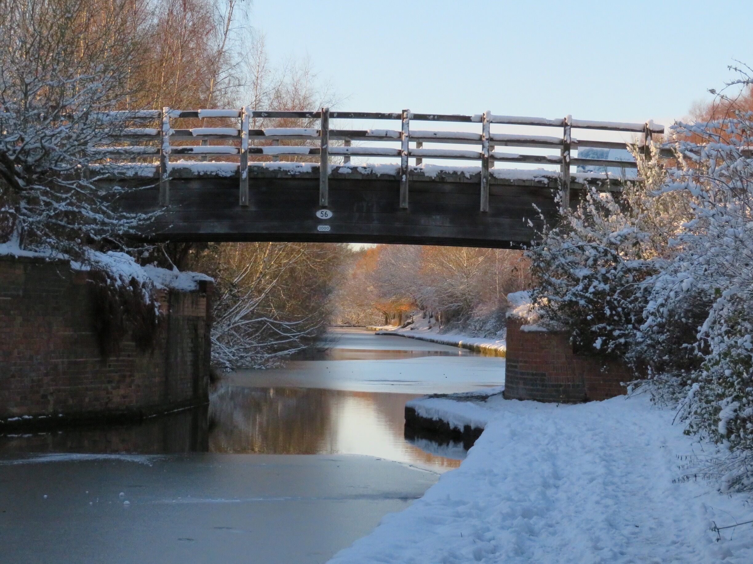 Frozen Coventry Canal. A lovely stroll especially in the snowy conditions 
