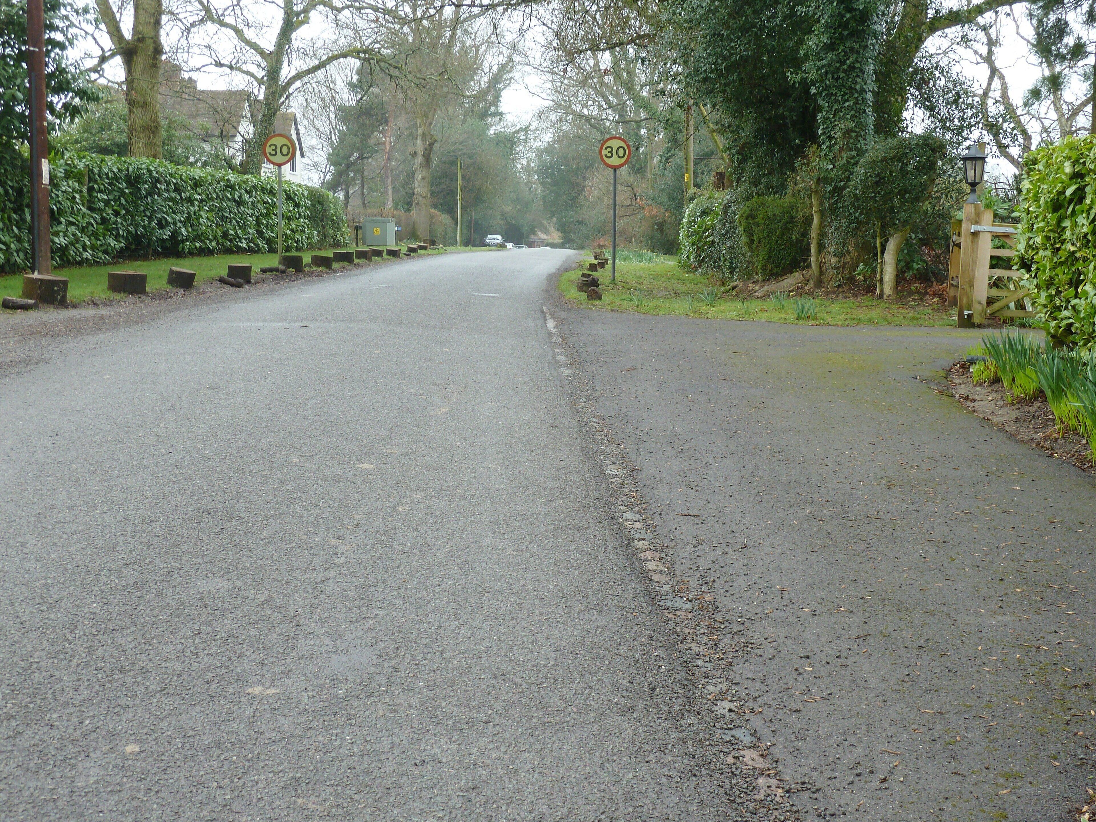 Winterpit Lane entering Mannings Heath from the east