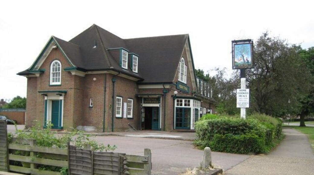 Welwyn Garden City: Pear Tree public house The Pear Tree is a housing estate public house on Hollybush Lane.