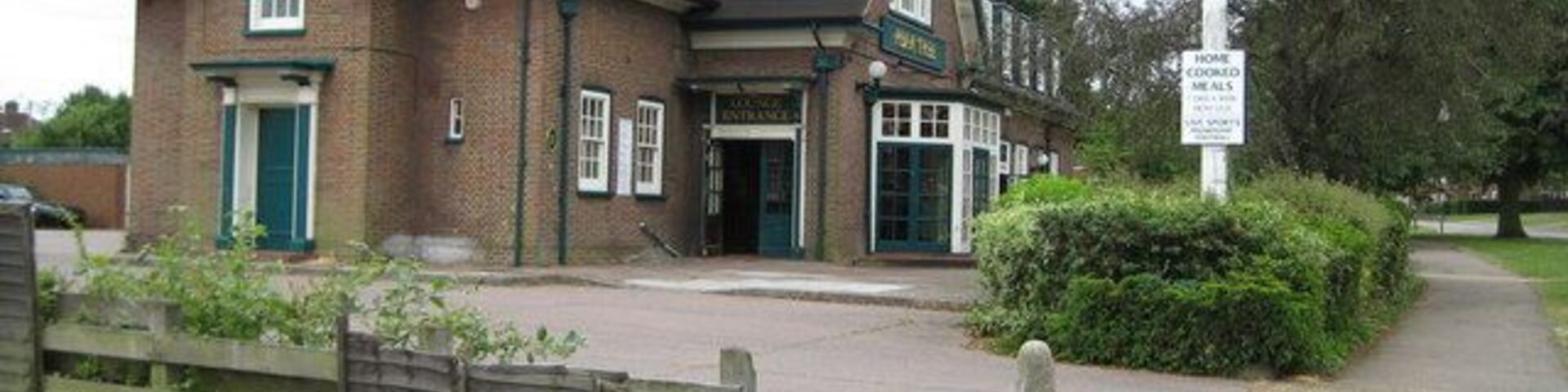 Welwyn Garden City: Pear Tree public house The Pear Tree is a housing estate public house on Hollybush Lane.