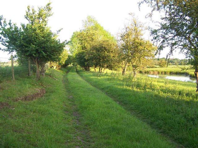 Footpath To Manor Farm