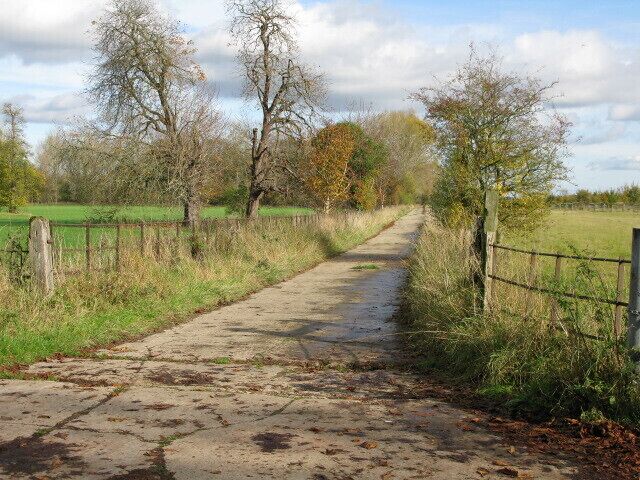 Cut through to Oak Road