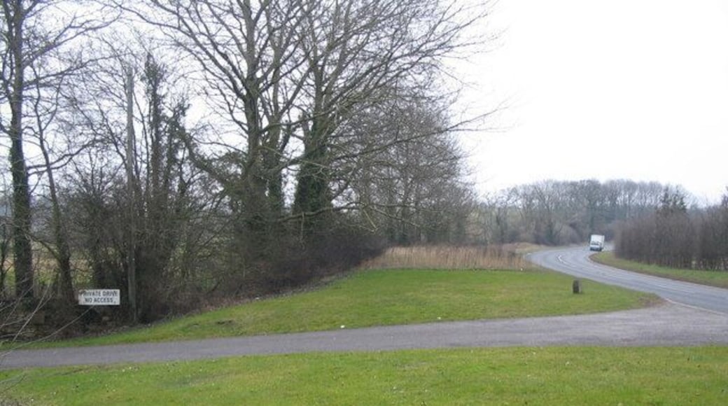Private Drive to Duckmead House. A view looking southeast along the A363 at the junction of the private drive to Duckmead House(left).