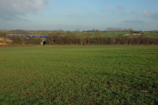 Train near Stoulton A train on the Oxford to Worcester line near Stoulton.