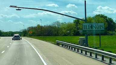 Welcome to Illinois!
#Illinois #signs
(May 2017)