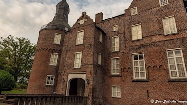 The center for Emerson College Eurpoean program, is the 14th century castle in a quaint small town of Well Netherlands. Surrounded by a moat, the grounds are a treat for any nature lover. Unfortunately, you cannot access the inner castle without having a student sign you in Still, it is well worth the walk around and taking in the lush green of the castle grounds #trovember