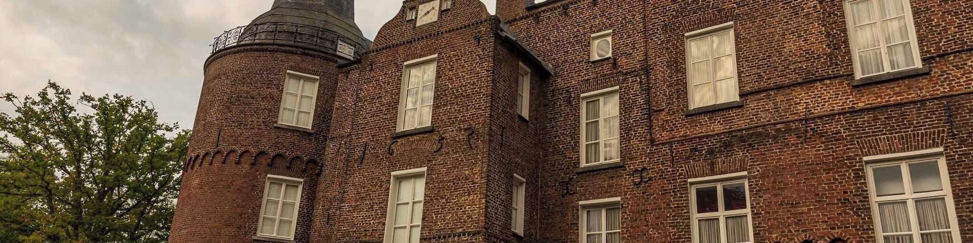 The center for Emerson College Eurpoean program, is the 14th century castle in a quaint small town of Well Netherlands. Surrounded by a moat, the grounds are a treat for any nature lover. Unfortunately, you cannot access the inner castle without having a student sign you in Still, it is well worth the walk around and taking in the lush green of the castle grounds #trovember