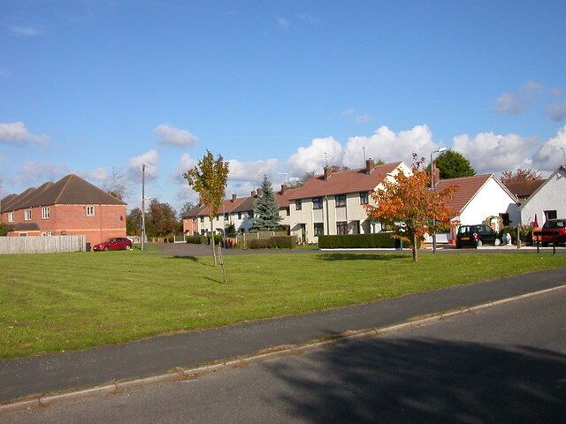 Long Lawford-Edinburgh Way New and older housing.