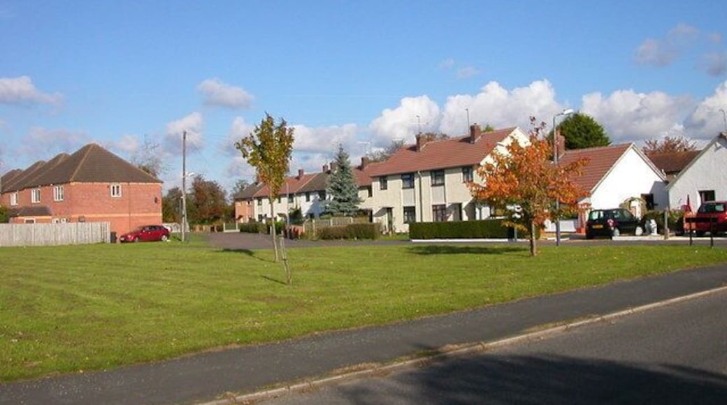 Long Lawford-Edinburgh Way New and older housing.