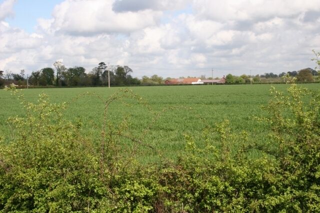 Poundgreen. Looking towards Poundgreen Farm from near the road junction in the southwest of the square. Much of the square is farmland.