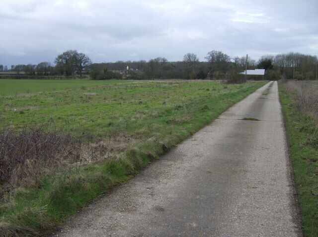 Trench Green Concrete farm road and rough pasture make for an unexciting place. The buildings on the north-east side of the farm road on the 1:25K map are no longer there.