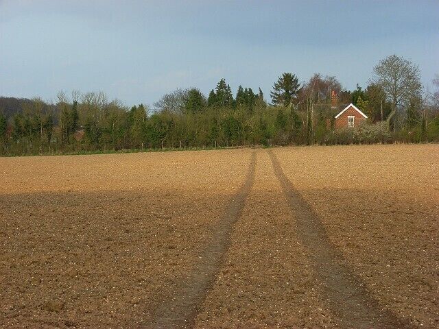 Farmland, Mapledurham A footpath crossing a ploughed field on its way to the A4074 at Chazey Heath.