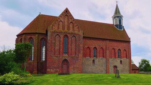 Holwierde, Stefanuskerk 11e eeuw.
#architecture
