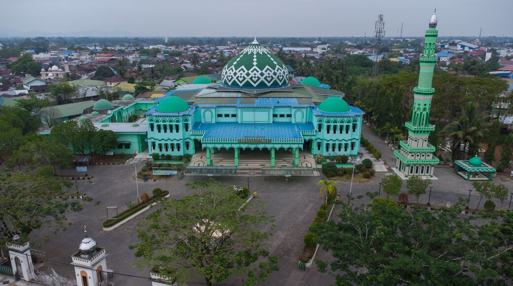 The Riyadhusshalihin grand mosque is located in the city of Barabai which is known as the city of Apam in the Hulu sungai tengah district