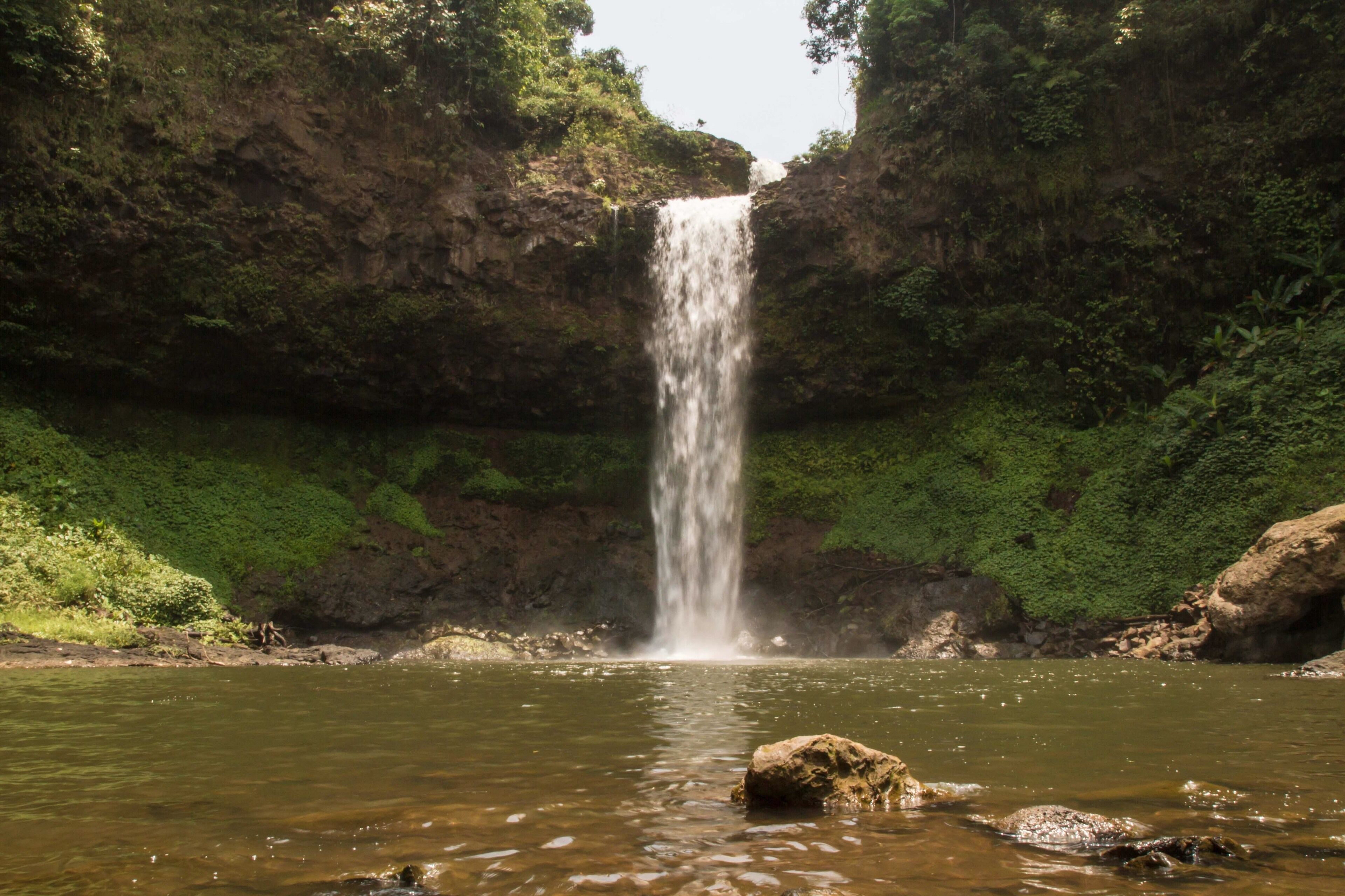 The Tad E-Tu #Waterfall, being by a private resort, is less busy than the “public” falls near #Pakse, #Laos 🇱🇦. As with the others, there’s a small fee to see it. Brace yourself for the steps down to (and back up from) the plunge pool. They’re very steep and uneven.
#LifeAtExpedia