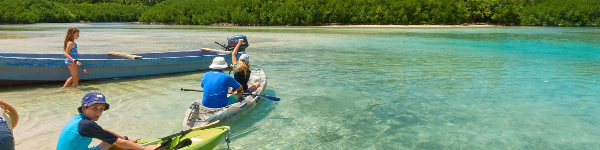 Malo Island mostrando caiaque ou canoagem, paisagens litorâneas e cenas tropicais