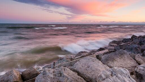 Sunrise at Lake View beach.
Instagram: @lawrencetellez