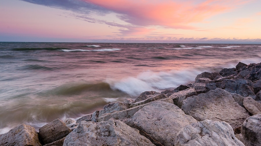 Sunrise at Lake View beach.
Instagram: @lawrencetellez