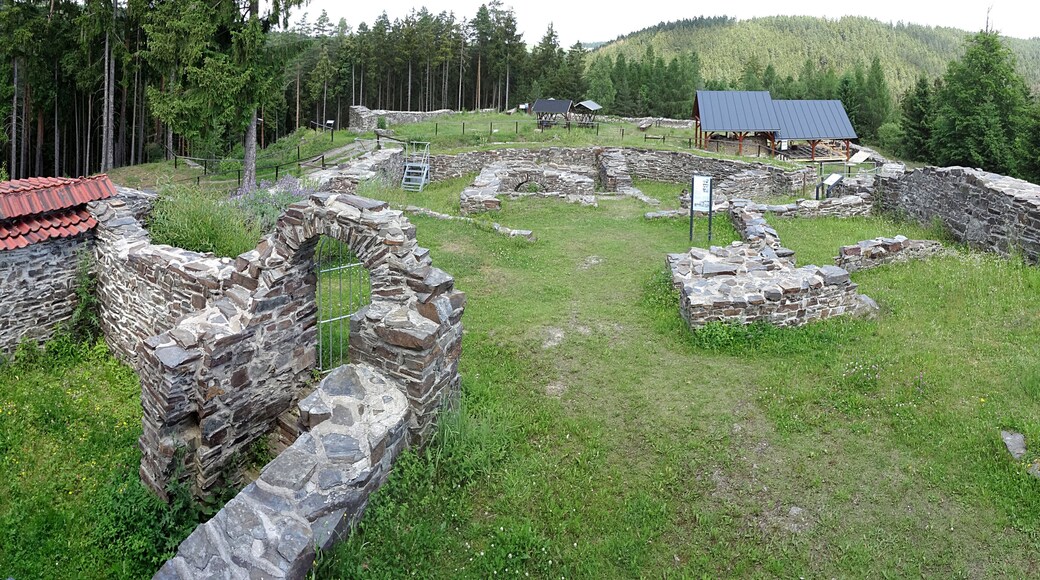 rekonstruierte Mauern der Wysburg