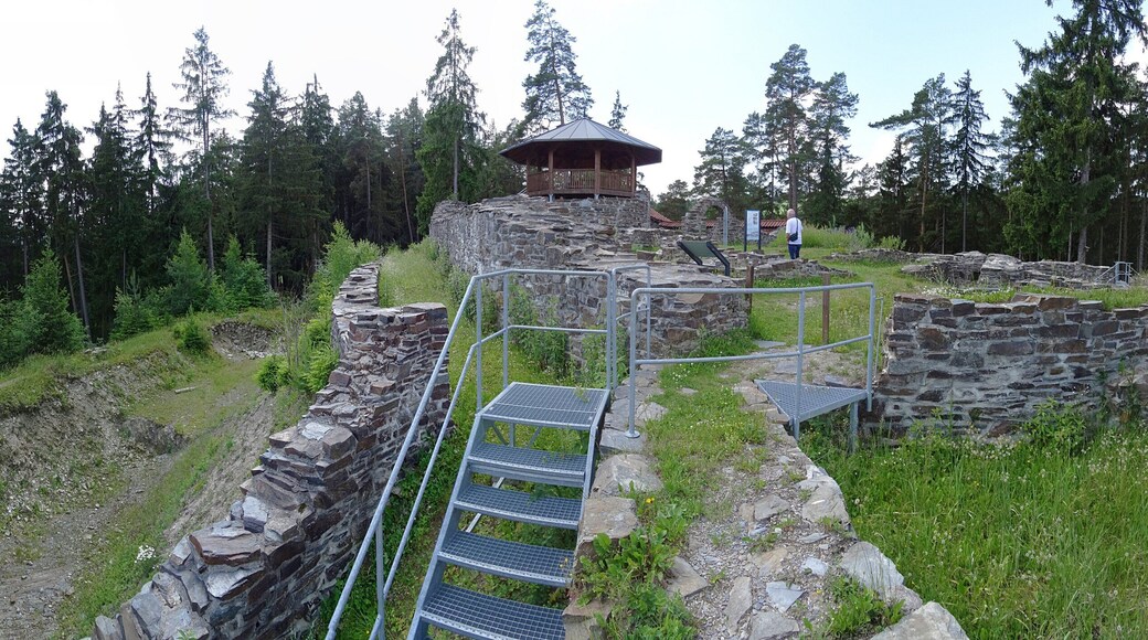 Wall, Graben und Mauern der Wysburg