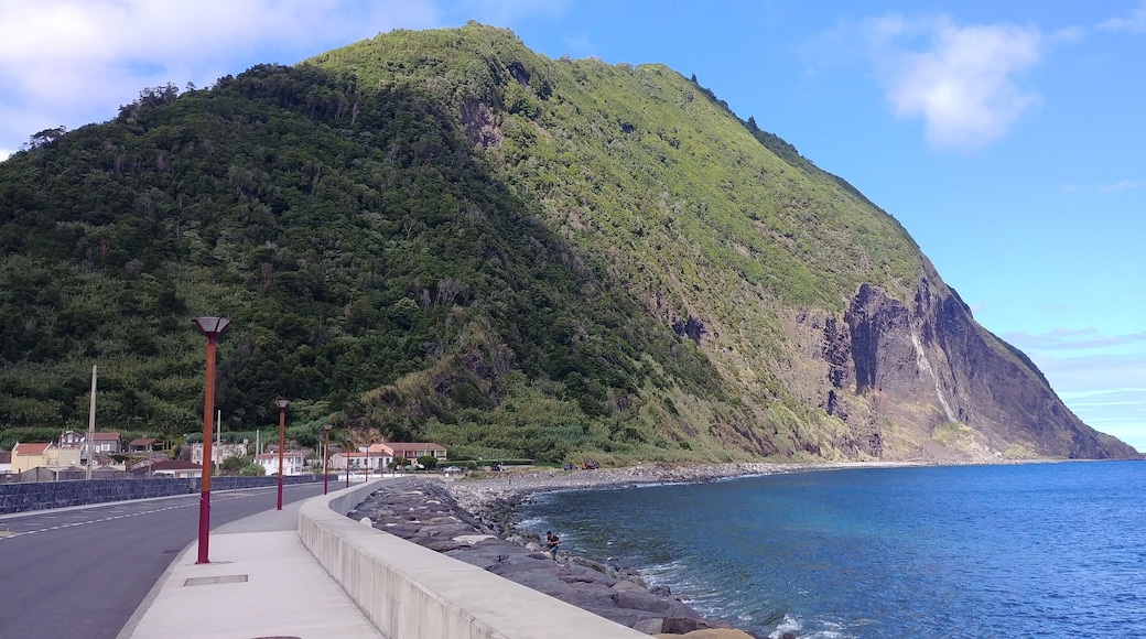Faial Da Terra is a beautiful town. It is so peaceful.