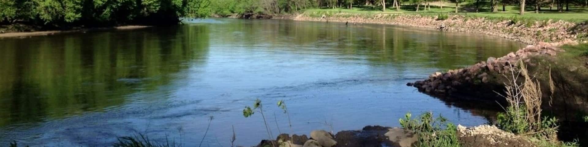 Large bend of the Big Sioux River winding through the wooded hillsides of Oak Grove State Park. #iowa